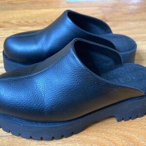 Calia clogs